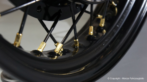 Motorrad Speichenrad pulverbeschichten und Nippel blank