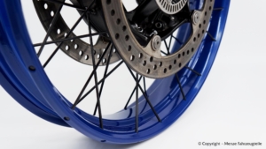 BMW GS Vorderrad Veredelung BMW GS Speichen in schwarz und Felgen in Excelblau