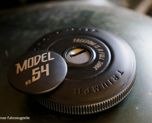 Triumph Tankdeckel Individualisierung Street Scrambler Tankdeckel in schwarz mit personalisierter Lasergravur.