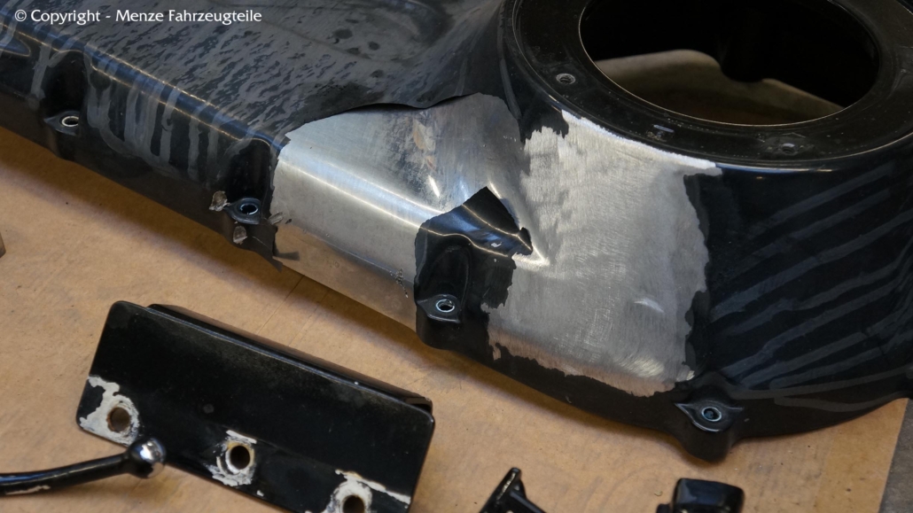 Das Lack abblättern bei pulverbeschichteten Motorradteilen.