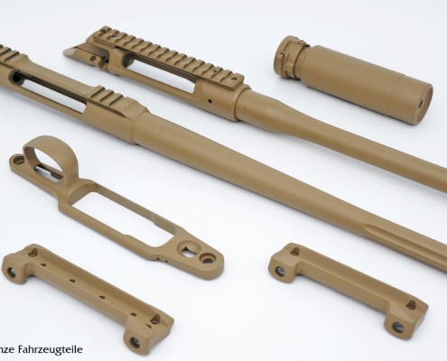 Waffenbeschichtung zweier Tikka's mit Schalldämpfer und Montagen in Coyote Tan.