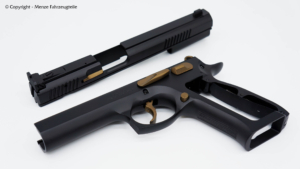 Cerakote Beschichtung von einem 1911er in schwarz mit Bronze Akzenten.