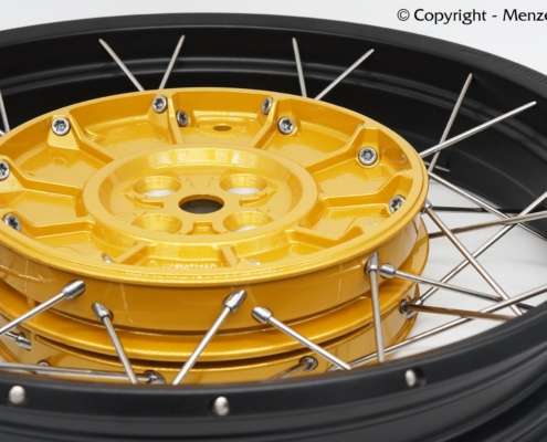 BMW GS Radnabe Gold Metallic BMW R100GS Radnabe in DE-Gold Metallic mit Felgenring in schwarz matt.