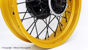 Motorrad Speichenrad pulverbeschichten. Felgenring in Gold Metallic, Speichensatz in Schwarz.