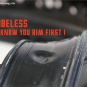 Felgendichtband für Tubelessbetrieb an Motorrad Speichenfelgen.